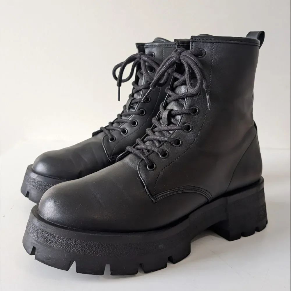 Steve Madden Cleo Black Leather Chunky Sole Square Toe Ankle Boots Women's 10